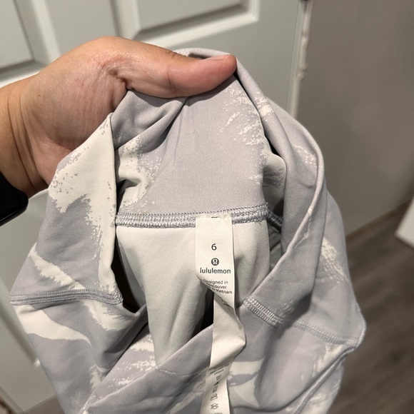 lululemon athletica Gray and White Leggings - Picture 4 of 4
